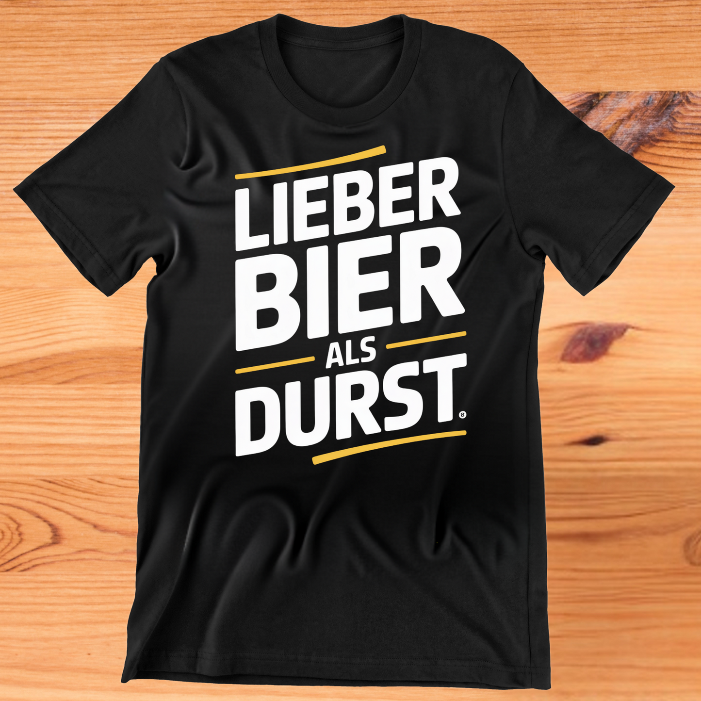 scharzes T-Shirt auf Holzhintergrund Design Lieber Bier