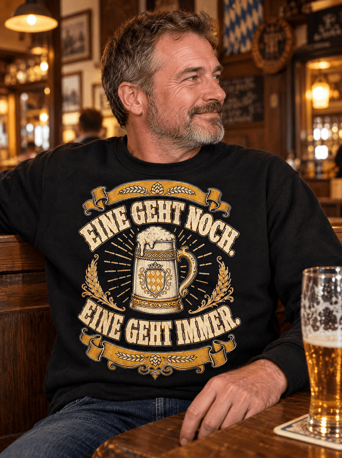 Eine Geht Noch Sweatshirt getragen im Wirtshaus